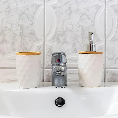 32 - & Access Appartement Himarë